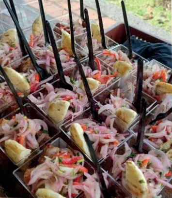 Vasitos de ceviche de chicharrón